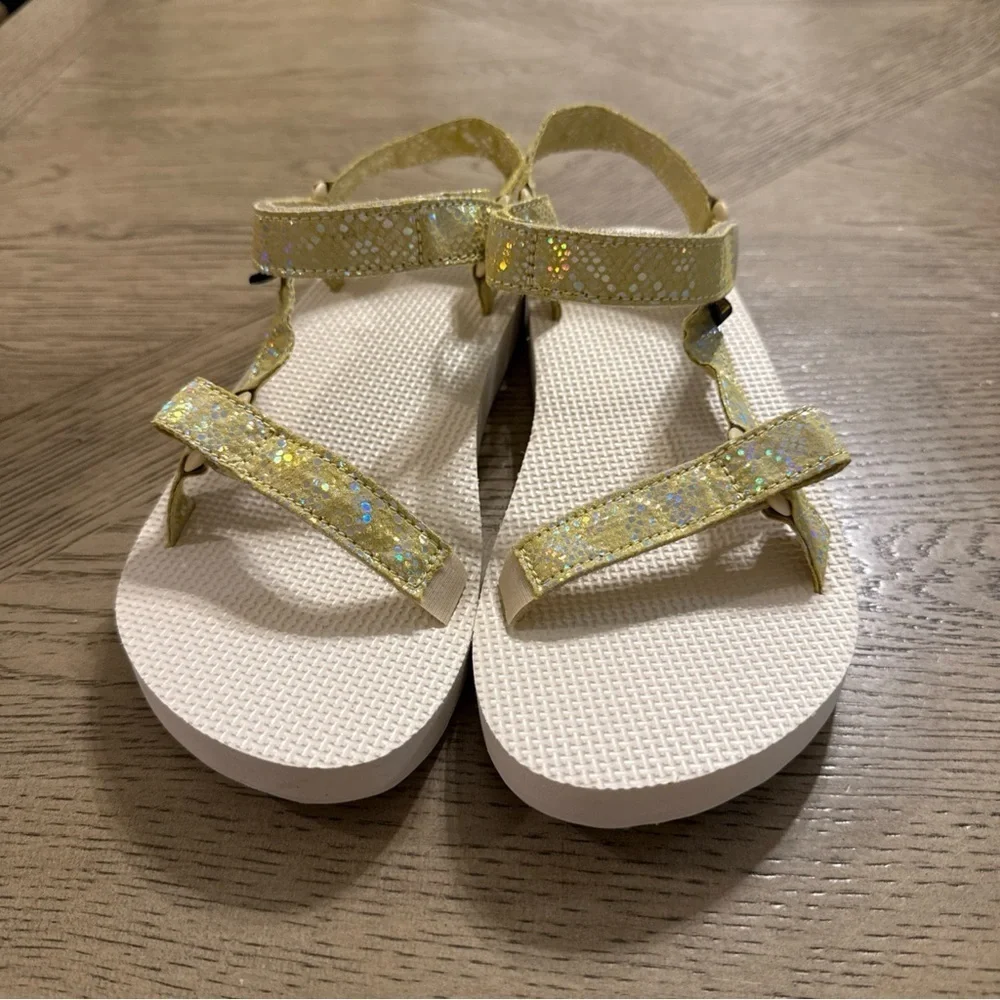 NEW GIRLS SIZE 5 TEVA MIDFORM UNIVERSAL SPARKLE SANDALS